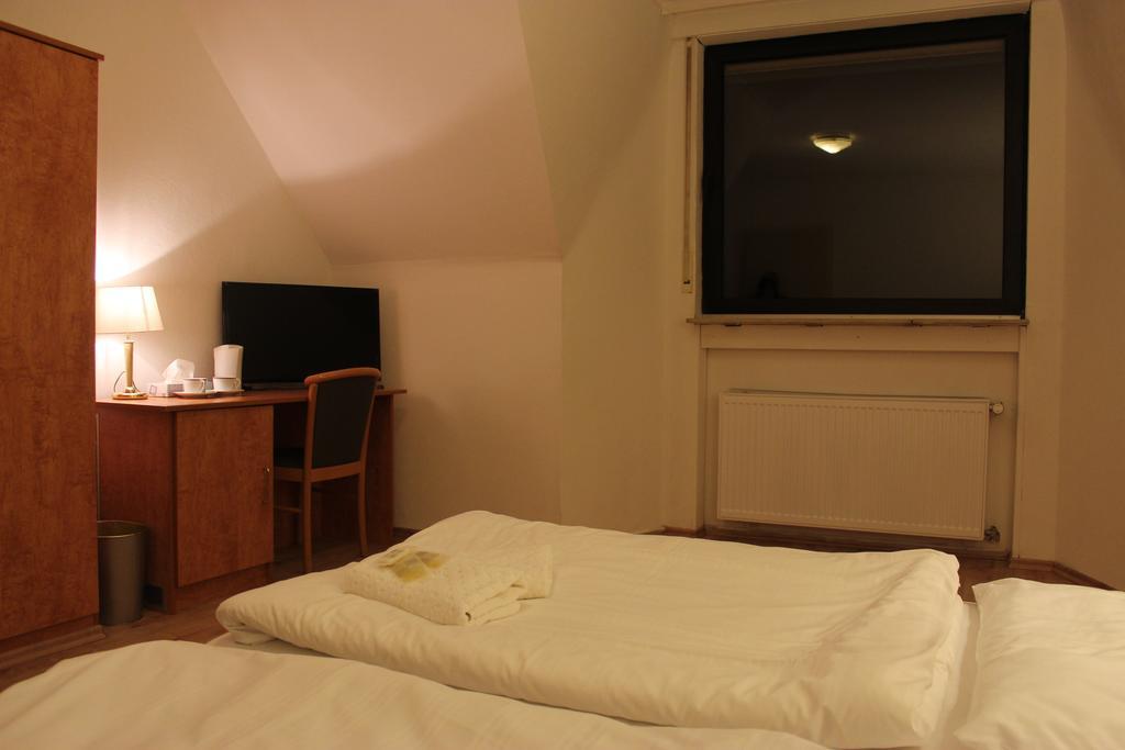 Hotel Gaya Bad Soden am Taunus Ruang foto