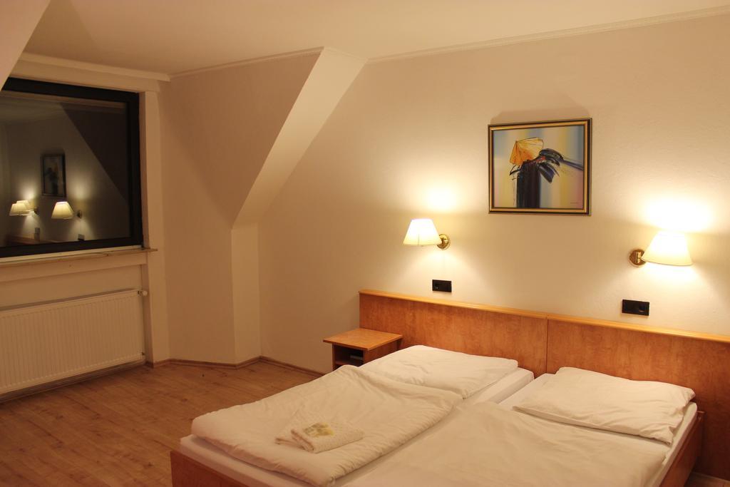 Hotel Gaya Bad Soden am Taunus Ruang foto