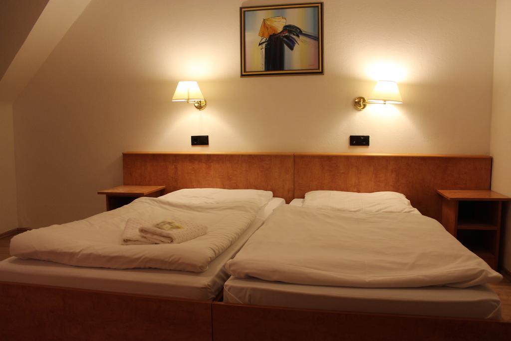 Hotel Gaya Bad Soden am Taunus Ruang foto
